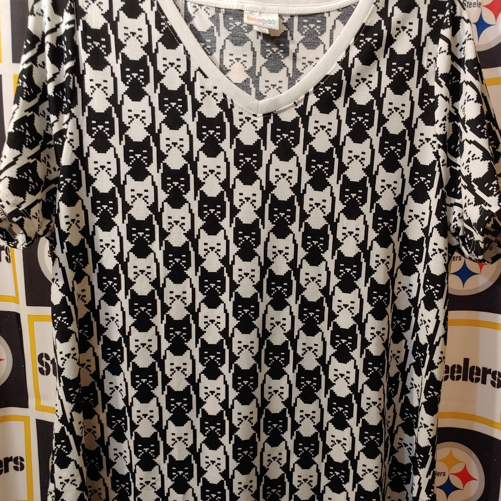 2xl Christy T from lularoe. Black and white cats!